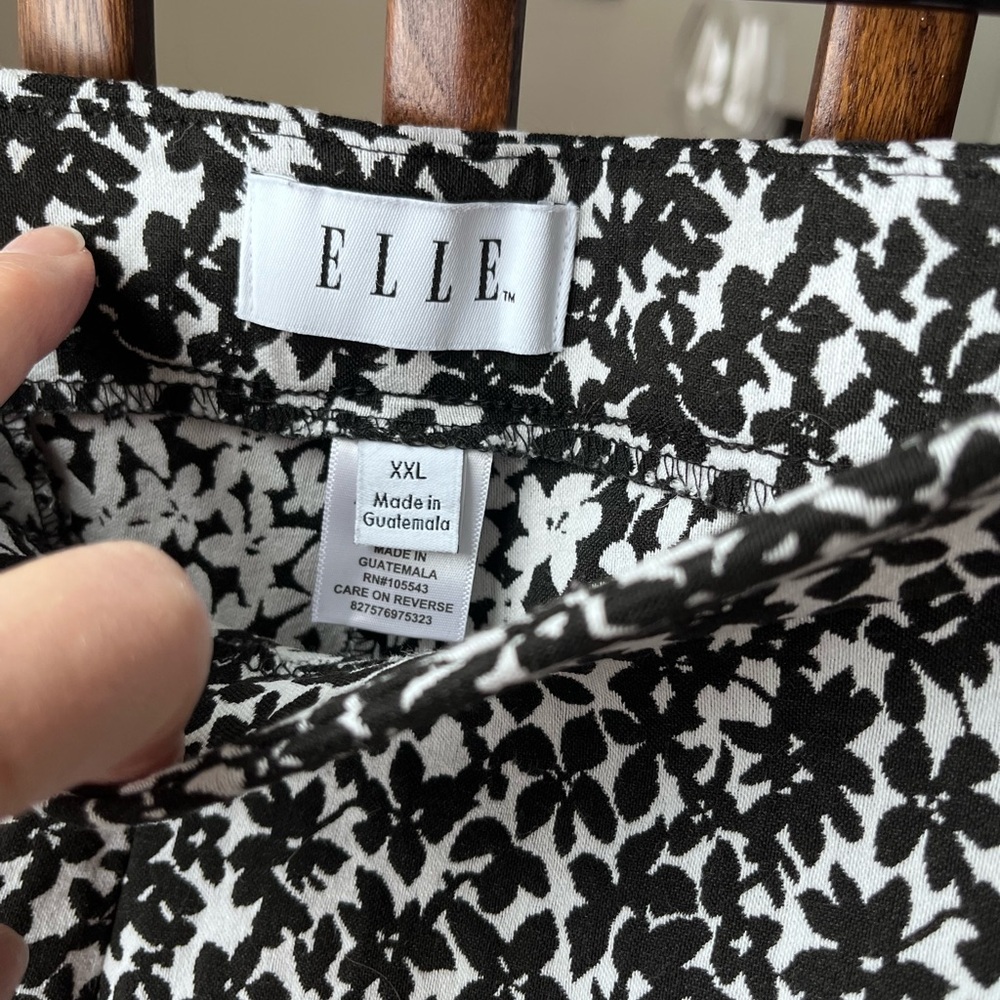 ELLE black/white floral print Bermuda Length pull on shorts! Size XXL! Cool!